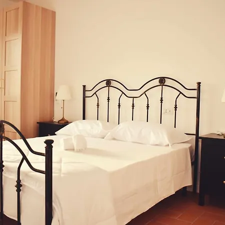 Il Casale Dei Calanchi Bed & Breakfast *
