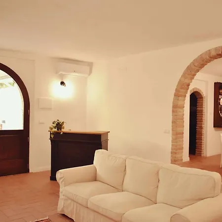 Alojamento de Acomodação e Pequeno-almoço Il Casale Dei Calanchi 3*