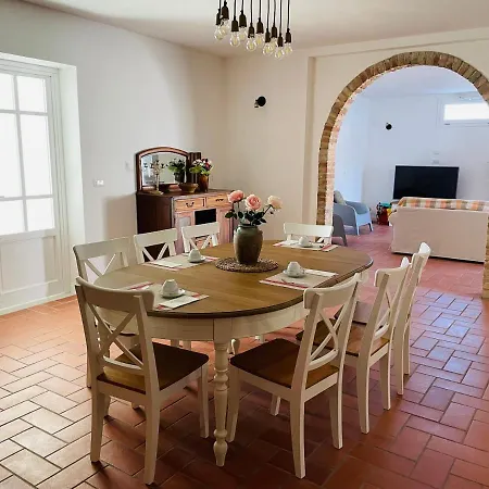 فندق مبيت وإفطار Il Casale Dei Calanchi Aliano